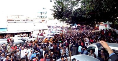 বিএনপির প্রার্থী বিরুদ্ধে ঝাড়ু মিছিল
