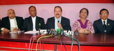 সরোয়ারের সংবাদ সম্মেলন 
