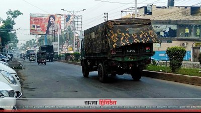 খুলনায়  সেনা টহল চলছে