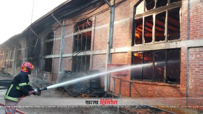শ্রীপুরে সারাহ জুট মিলের আগুন নিয়ন্ত্রণে