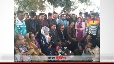 ব্রিফ করছেন আফরোজা আব্বাস