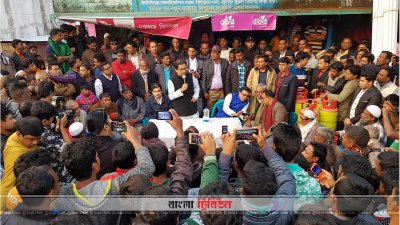 নির্বাচনি পথসভায় বক্তব্য দেন নৌকার প্রার্থী কাজী নাবিল আহমেদ