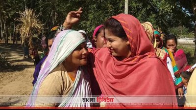 বিএনপি প্রার্থীর স্ত্রী কলেজ শিক্ষিকা নাজমা আক্তার স্বামীর পক্ষে মাঠে ব্যস্ত সময় পার করছেন