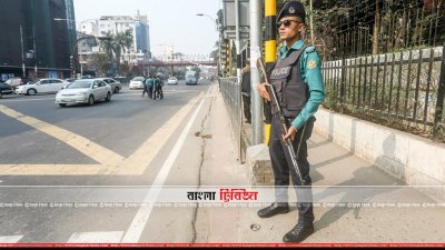 সেনা সদস্যদের পাশাপাশি ছিল পুলিশের নজরদারি ও তল্লাশি