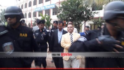 ভোটকেন্দ্র পরিদর্শনে বেনজীর আহমেদ