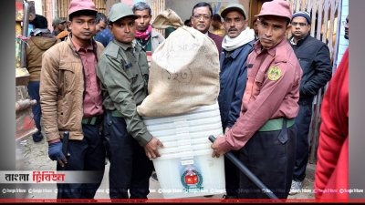 ভোটের সরঞ্জার পৌঁছাতে শুরু করেছে দিনাজপুরের ৭৯১ কেন্দ্রে 