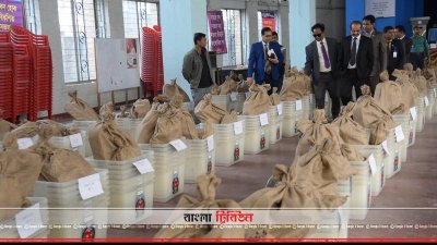 কেন্দ্রে কেন্দ্রে পৌঁছে গেছে নির্বাচনি সরঞ্জাম
