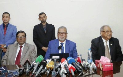 সংবাদ সম্মেলনে বক্তব্য রাখছেন সিইসি কেএম নূরুল হুদা (ছবি: ফোকাস বাংলা)