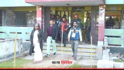 গাইবান্ধা-২ আসনে একই কেন্দ্রে ভোট দিলেন নৌকা-ধানের শীষের প্রার্থী