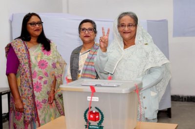 আওয়ামী লীগের নিরঙ্কুশ বিজয়
