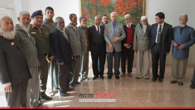 দিল্লিতে হাইকমিশনার সৈয়দ মোয়াজ্জেম আলীর সঙ্গে কয়েকজন প্রবীণ মুক্তিযোদ্ধা