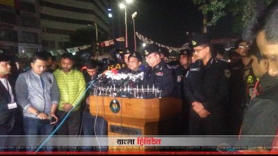 থার্টিফার্স্টের নিরাপত্তা বিষয়ে আয়োজিত এক সংবাদ সম্মেলনে র&zwnj;্যাব মহাপরিচালক (ডিজি) বেনজীর আহমেদ