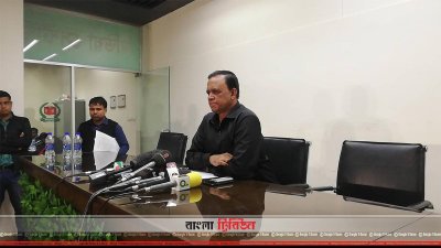 সাংবাদিকদের সঙ্গে আলাপকালে মাহবুব উদ্দিন খোকন