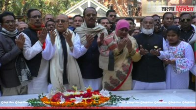 বঙ্গবন্ধুর সমাধিতে শেখ হাসিনার পক্ষে শ্রদ্ধা