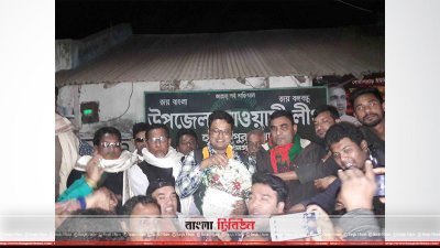নেতাকর্মীদের সঙ্গে শুভেচ্ছা বিনিময়কালে শিবলি সাদিক