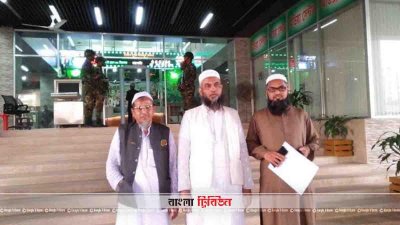 নির্বাচন কমিশনে চিঠি জমা দিয়ে বেরিয়ে আসছেন ইসলামী আন্দোলন বাংলাদেশের নেতারা 