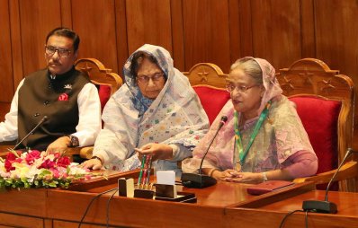 সংসদ ভবনের সভা কক্ষে সংসদীয় দলের সভায় বক্তব্য রাখছেন শেখ হাসিনা (ছবি: ফোকাস বাংলা)