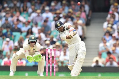 দারুণ ইনিংস খেলার পথে আগারওয়ালের চমৎকার শট