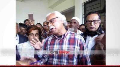 নোয়াখালী সদর হাসপাতালে বাম গণতান্ত্রিক জোটের নেতারা (ছবি&ndash; প্রতিনিধি)