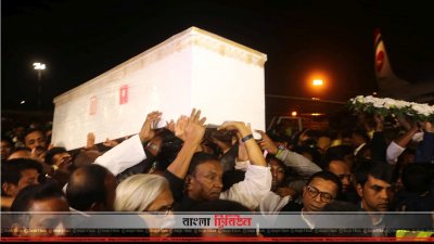 কাঁধে প্রিয় নেতার কফিন