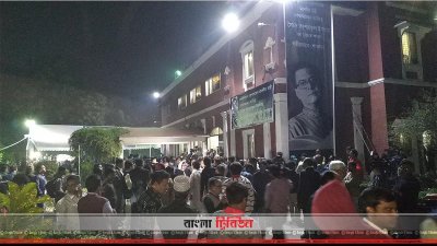 শ্রদ্ধা জানাতে আসা সর্বস্তরের মানুষের ভিড়