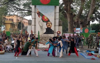 কাঁটাতার পেরিয়ে...