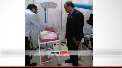 ড্রেনে পাওয়া নবজাতকের চিকিৎসা চলেছে