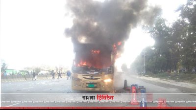 অবরোধের সময় গাড়ি জ্বালাও-পোড়াও করা হয়