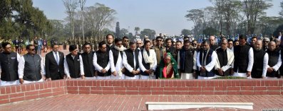 জাতীয় স্মৃতিসৌধে প্রধানমন্ত্রী ও মন্ত্রিসভার সদস্যদের শ্রদ্ধা নিবেদন (ফোকাস বাংলা)