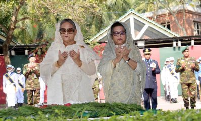 জাতির জনকের আত্মার মাগফেরাত কামনায় বিশেষ মোনাজাত