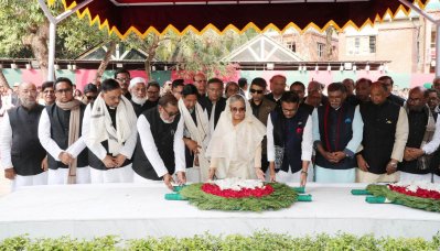 মন্ত্রিসভার সদস্যদের নিয়ে জাতির জনকের সমাধিতে প্রধানমন্ত্রীর শ্রদ্ধা নিবেদন