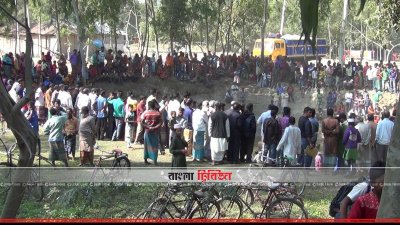 পঞ্চগড়ে পুকুরে অজ্ঞাত ব্যক্তির লাশ ভাসতে দেখে স্থানীয় লোকজনের ভীর