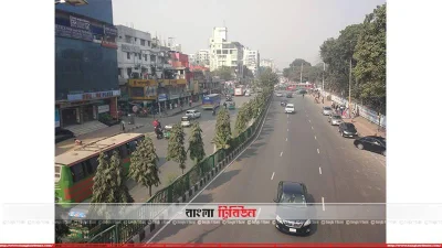  রবিবার সকাল ১১টার দিকে গণপরিবহন শূন্য রাজধানীর সড়ক