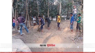 পরীক্ষামূলকভাবে খননের পর পুনরায় মাটি দিয়ে ঢেকে দেওয়া হচ্ছে।