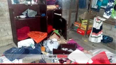 ড্রয়ার ভেঙে টাকা ও স্বর্ণালঙ্কার লুটের অভিযোগ করা হয়