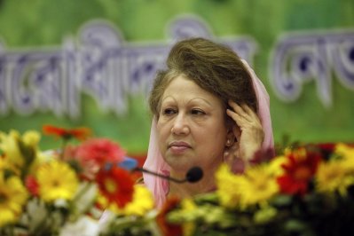 ২০১৩ সালের ২০ অক্টোবর রাজধানীতে আয়োজিত দলীয় এক অনুষ্ঠানে খালেদা জিয়া। ছবি: রয়টার্স