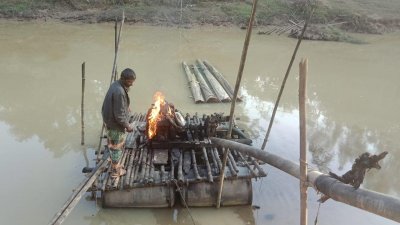 শেরপুরে লাল বালু তোলার আরও দুইটি ড্রেজার মেশিন ধ্বংস