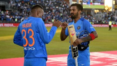 হার্দিক পান্ডিয়া ও লোকেশ রাহুল। 