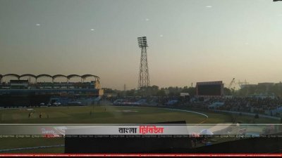 অন্ধকার হয়ে এলেও ফ্লাডলাইট জ্বলেনি