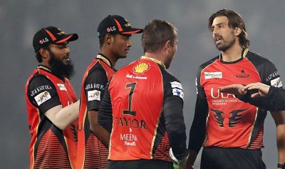 ফিল্ডিংয়ে খুলনা টাইটানস