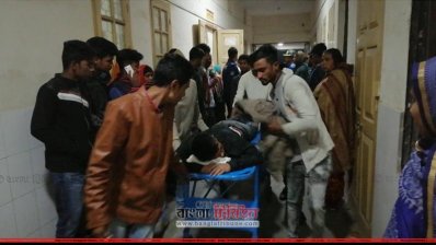 হামলায় আহত বশিরকে হাসপাতালে নেওয়া হয়