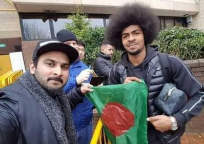 হামজা চৌধুরীকে (ডানে) পাওয়ার সম্ভাবনা কম
