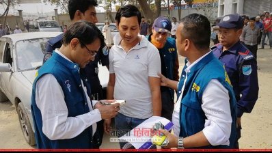 বিআরটিএ কার্যালয়ে দুদকের অভিযান