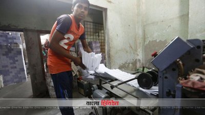 বইমেলার প্রস্তুতি: বাঁধাইয়ে মনোযোগ বেড়েছে