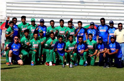 ট্রফির সঙ্গে বাংলাদেশের &zwj;যুবারা