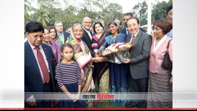প্রধানমন্ত্রী শেখ হাসিনাকে শুভেচ্ছা জানাচ্ছেন কূটনীতিকরা