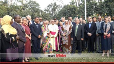 প্রধানমন্ত্রীর আমন্ত্রণে গণভবনে বাংলাদেশে নিযুক্ত বিভিন্ন দেশের কূটনীতিকরা