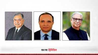 বাঁ থেকে ড. কামাল হোসেন, মোকাব্বির খান ও সুলতান মোহাম্মদ মনসুর