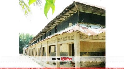 ৩৩ বছর আগে বানানো ১০৮ কক্ষের মাটির বাড়ি
