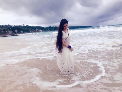 পরীমনির বালি ভ্রমণ